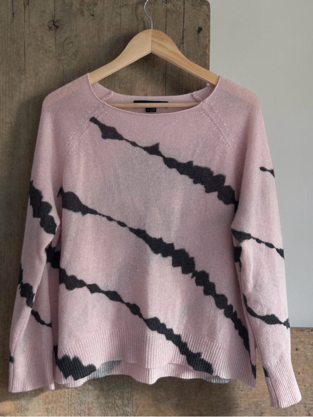 Skull Cashmere Pink 100% Cashmere Skull Print Crewneck Sweater Sz Small Oversize